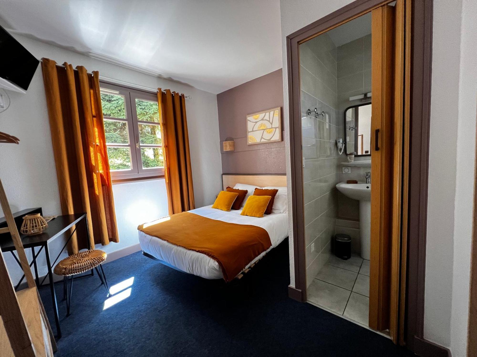 Hotel L'Escoundillou Saint-Jacques-des-Blats Esterno foto