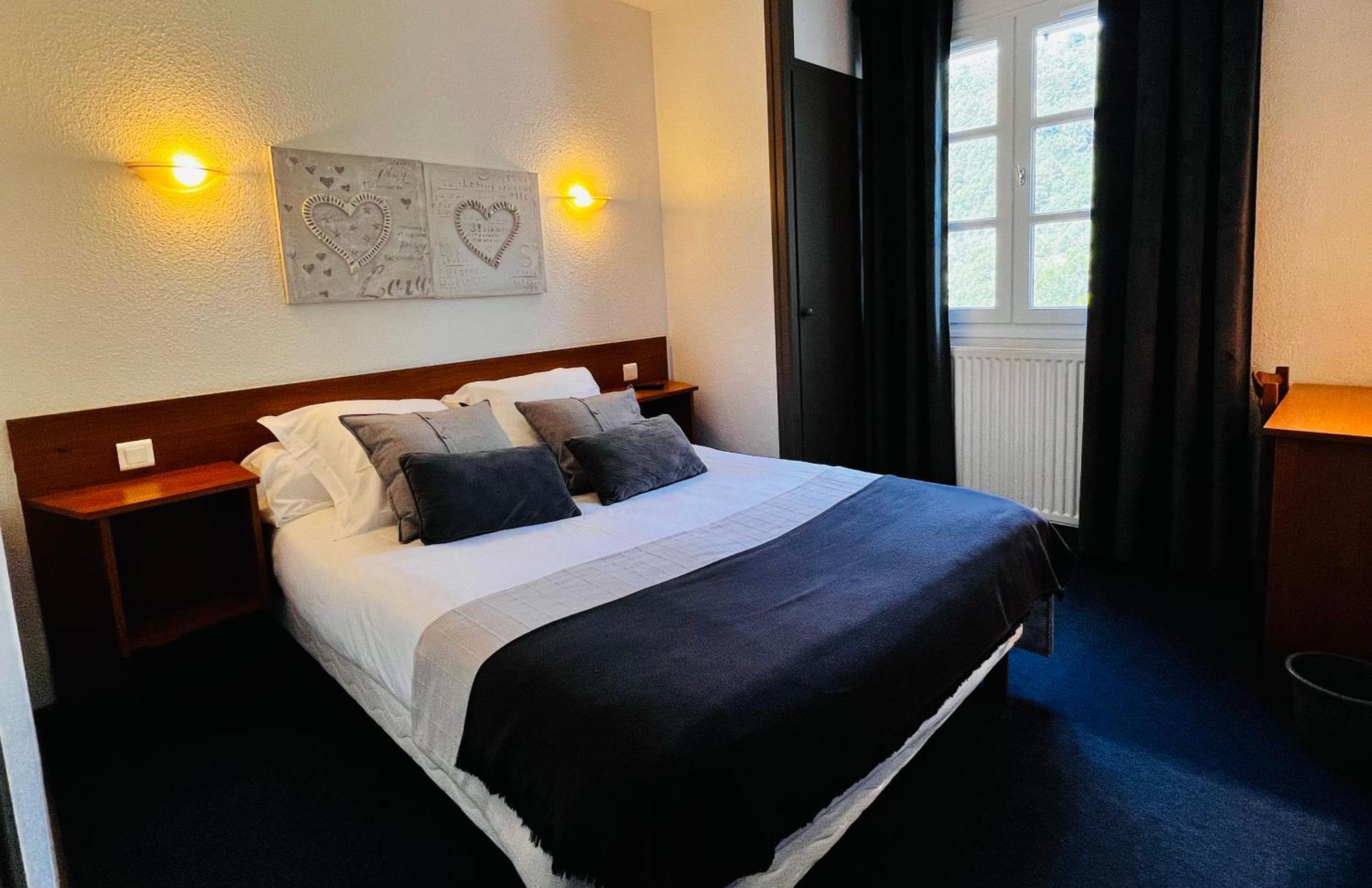 Hotel L'Escoundillou Saint-Jacques-des-Blats Esterno foto