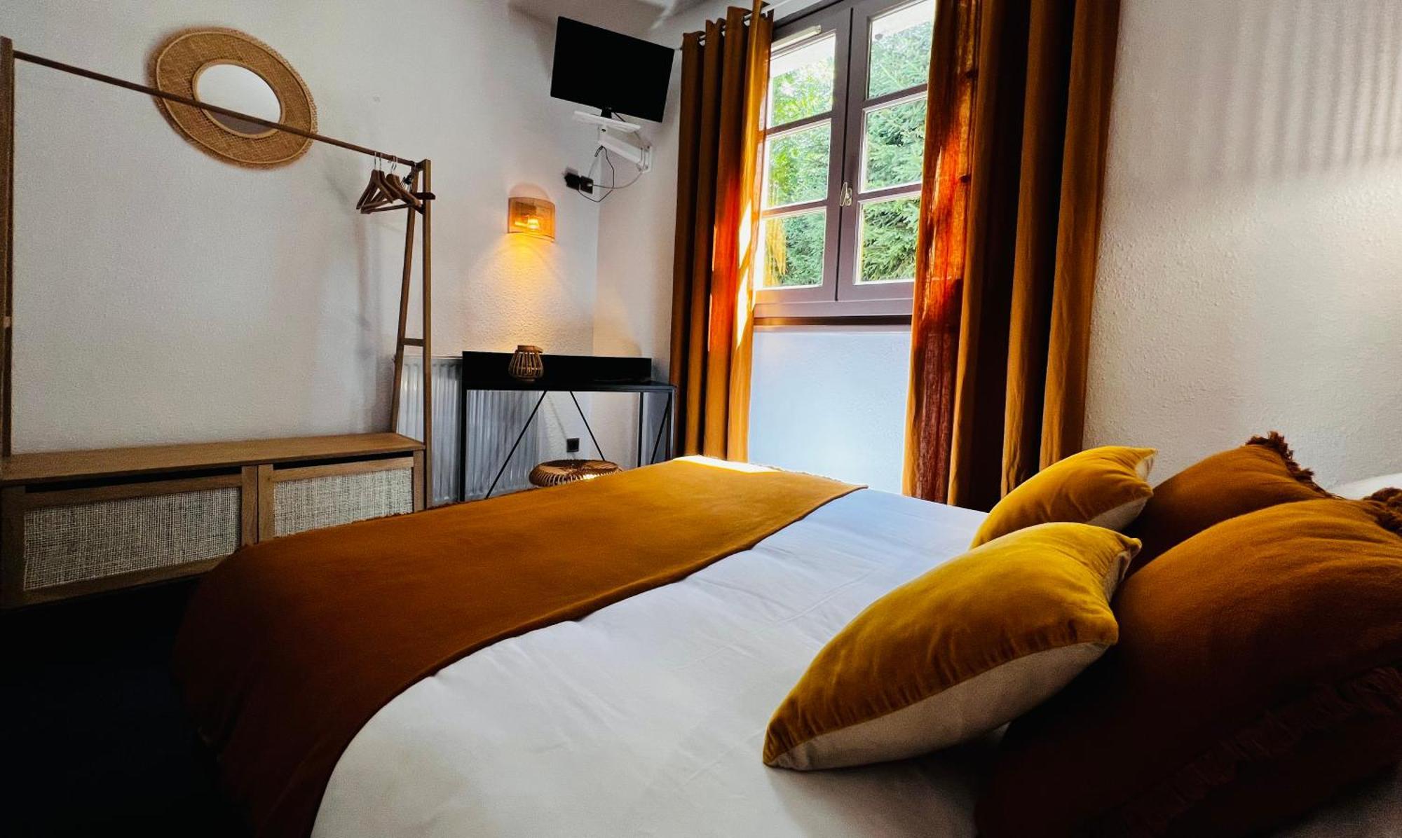 Hotel L'Escoundillou Saint-Jacques-des-Blats Esterno foto
